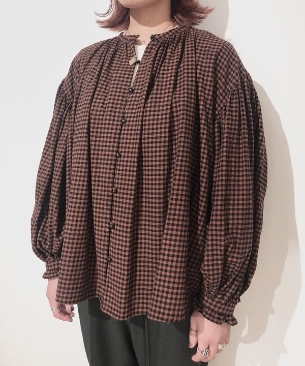 みやさかさんの「BEAMS WOMEN｜BEAMS / アクション スラックス」を使ったコーディネート