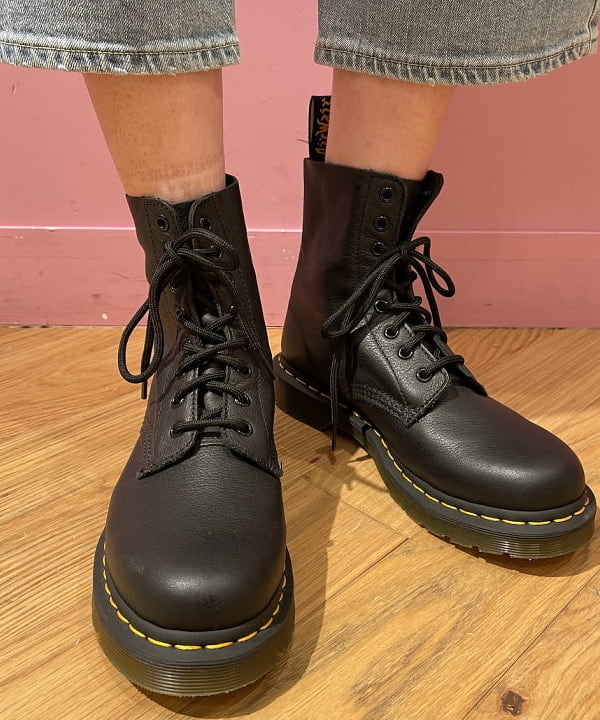 Mizuki.Mさんの「BEAMS WOMEN｜▲Dr.Martens / PASCAL 8ホール ブーツ」を使ったコーディネート