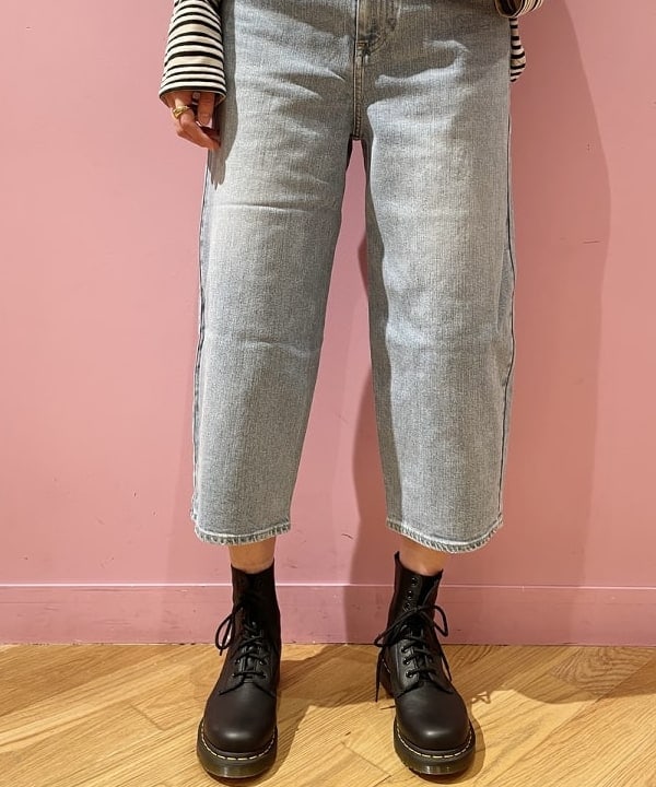 Mizuki.Mさんの「BEAMS WOMEN｜▲Dr.Martens / PASCAL 8ホール ブーツ」を使ったコーディネート