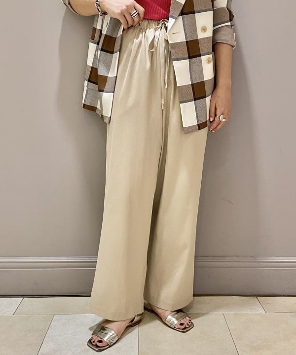 横川 真理奈さんの「BEAMS WOMEN｜」を使ったコーディネート