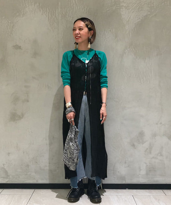 星野 美希さんの「BEAMS WOMEN｜▲Dr.Martens / PASCAL 8ホール ブーツ」を使ったコーディネート