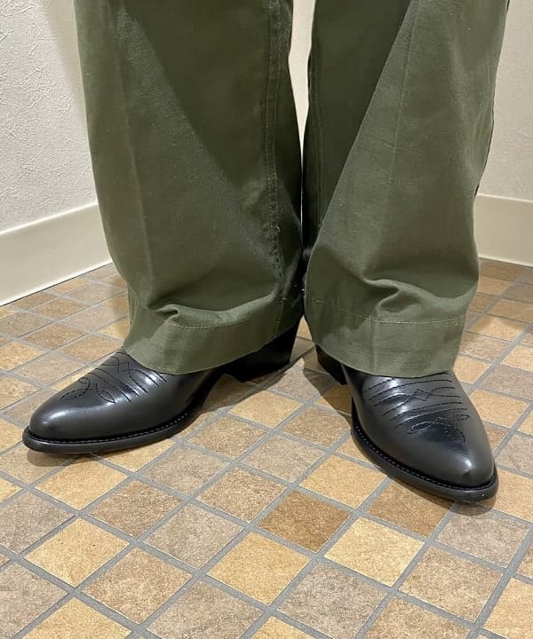 ミナミマリコさんの「BEAMS WOMEN｜WAREHOUSE & CO. / 別注 ステンシル13 Tシャツ」を使ったコーディネート