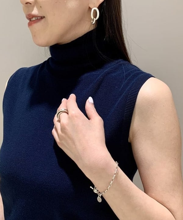 関 桂子さんの「BEAMS WOMEN｜PHILIPPE AUDIBERT / 別注 Millie ブレスレット シルバー」を使ったコーディネート