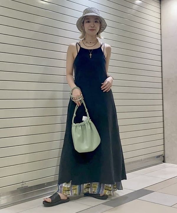 椎葉 未琴さんの「BEAMS WOMEN｜Ray BEAMS / パイプ フープ ピアス」を使ったコーディネート