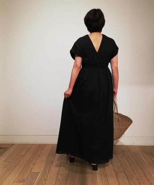 塚越 有紀さんの「BEAMS WOMEN｜manipuri / フルーツバスケット シルクスカーフ」を使ったコーディネート