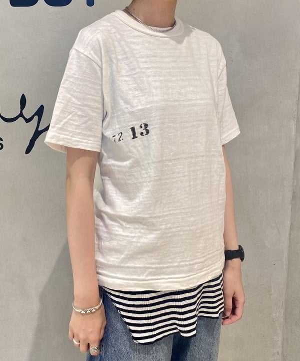 ミナミマリコさんの「BEAMS WOMEN｜WAREHOUSE & CO. / 別注 ステンシル13 Tシャツ」を使ったコーディネート