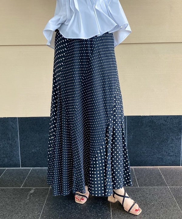 こてさんの「BEAMS WOMEN｜PHILIPPE AUDIBERT / 別注 Millie ブレスレット ゴールド」を使ったコーディネート