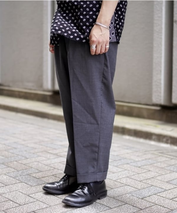 戸次 裕星さんの「BEAMS WOMEN｜REMI RELIEF &times; BEAMS PLUS / 別注 バンダナクロス ショートスリーブ シャツ」を使ったコーディネート