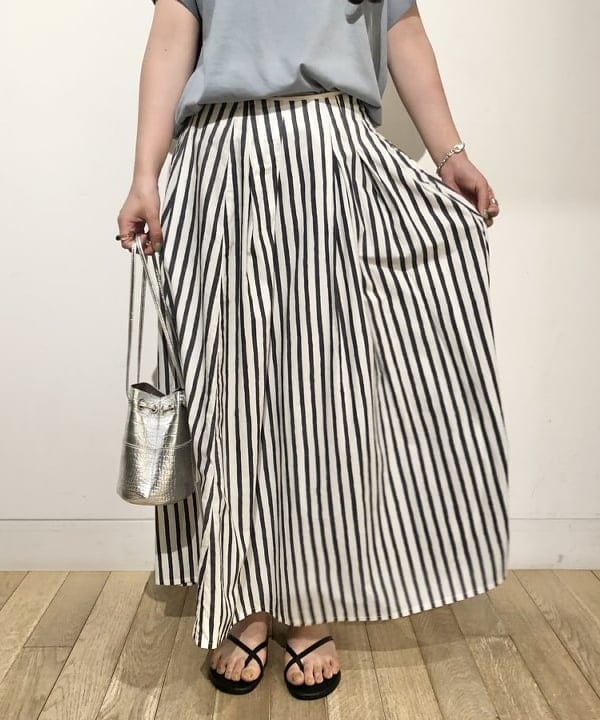 佐藤 美樹さんの「BEAMS WOMEN｜ATON / スビンコットン キャップスリーブ Tシャツ」を使ったコーディネート