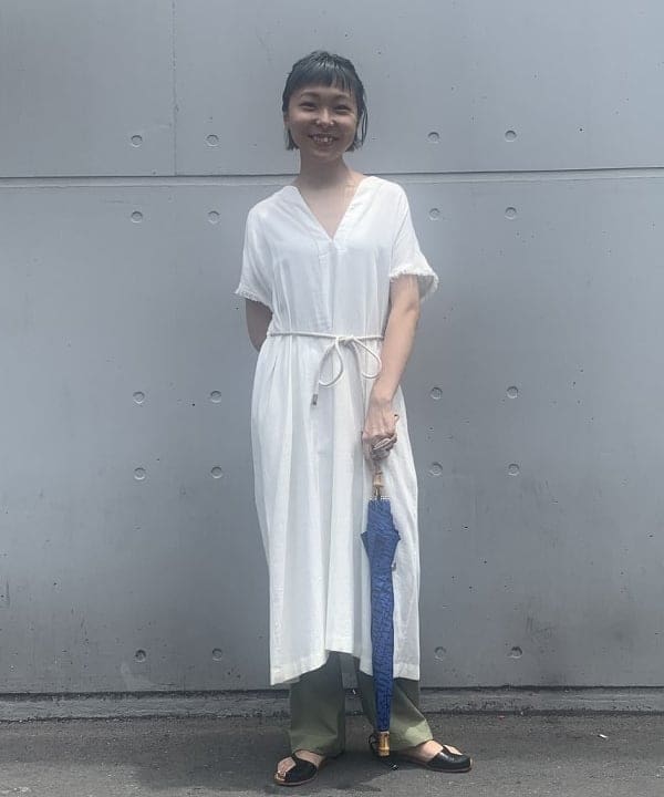 内山 瑛美さんの「BEAMS WOMEN｜SEA / ストラップ サンダル」を使ったコーディネート
