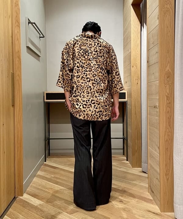 石倉 匠さんの「BEAMS WOMEN｜BEAMS / プリント ルーズ オープン カラーシャツ」を使ったコーディネート