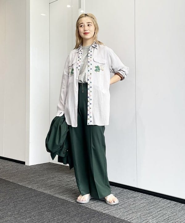 ハルカワエさんの「BEAMS WOMEN｜WAREHOUSE & CO. / 別注 ステンシル13 Tシャツ」を使ったコーディネート