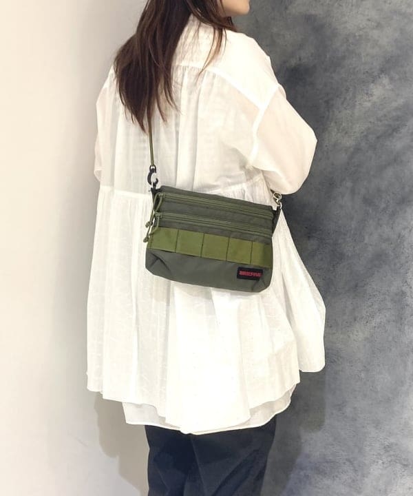 カスタニ モモノさんの「BEAMS WOMEN｜【別注】BRIEFING / SACOCHE」を使ったコーディネート