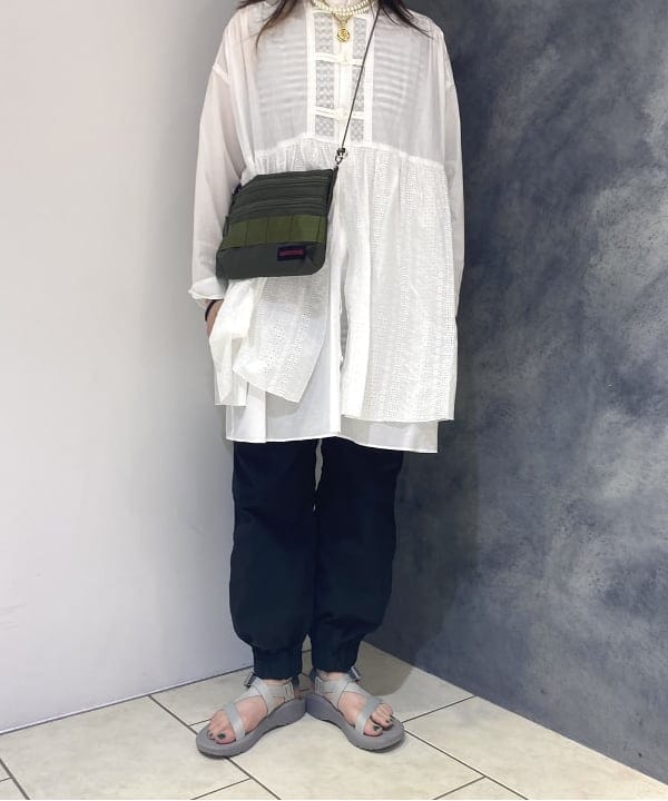 カスタニ モモノさんの「BEAMS WOMEN｜【別注】BRIEFING / SACOCHE」を使ったコーディネート