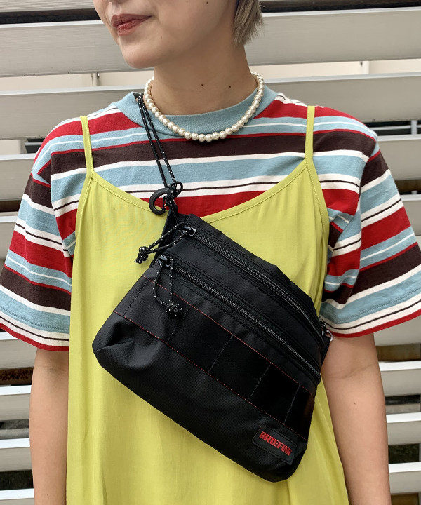 朱華さんの「BEAMS WOMEN｜【別注】BRIEFING / SACOCHE」を使ったコーディネート