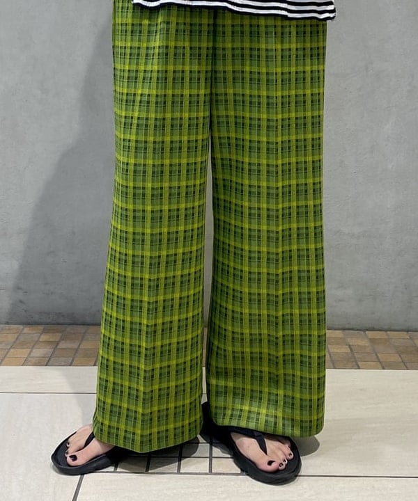 ミナミマリコさんの「BEAMS WOMEN｜【別注】BRIEFING / SACOCHE」を使ったコーディネート