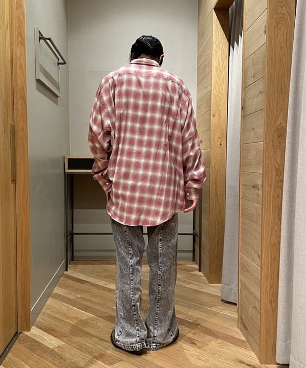 石倉 匠さんの「BEAMS WOMEN｜BEAMS / オンブレチェック イージー シャツ」を使ったコーディネート