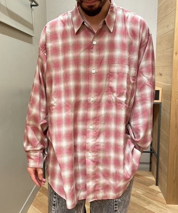 石倉 匠さんの「BEAMS WOMEN｜BEAMS / オンブレチェック イージー シャツ」を使ったコーディネート