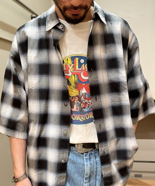 石倉 匠さんの「BEAMS WOMEN｜BEAMS / オンブレチェック イージー ショートスリーブ シャツ」を使ったコーディネート