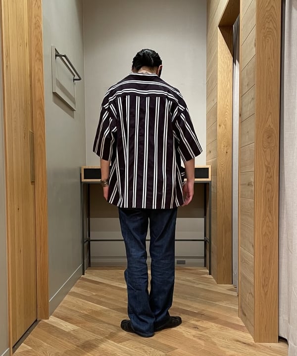 石倉 匠さんの「BEAMS WOMEN｜BEAMS / ストライプ オープン カラーシャツ」を使ったコーディネート