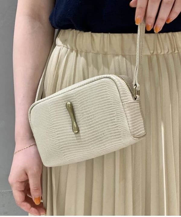 大川 美咲さんの「BEAMS WOMEN｜les bon bon / ヴィクトリア ネックレス ゴールド」を使ったコーディネート