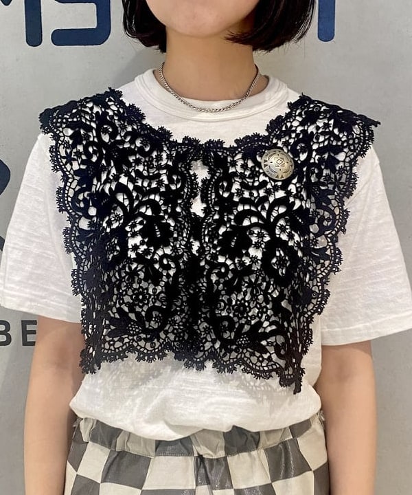 ミナミマリコさんの「BEAMS WOMEN｜WAREHOUSE & CO. / 別注 ステンシル13 Tシャツ」を使ったコーディネート