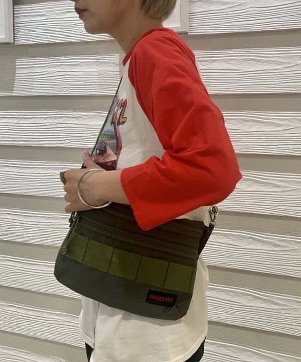 朱華さんの「BEAMS WOMEN｜【別注】BRIEFING / SACOCHE」を使ったコーディネート