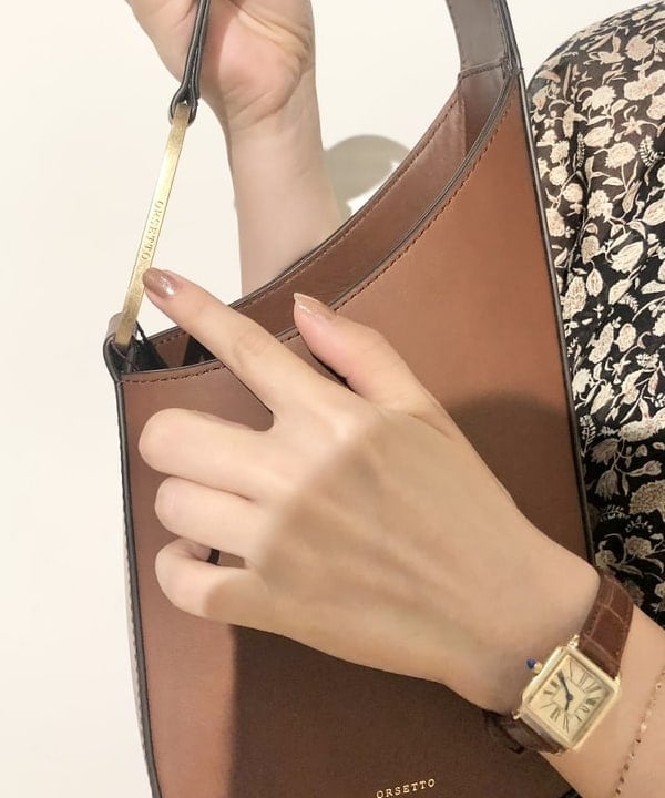 佐藤 美樹さんの「BEAMS WOMEN｜les bon bon / ヴィクトリア  ブレスレット ゴールド」を使ったコーディネート