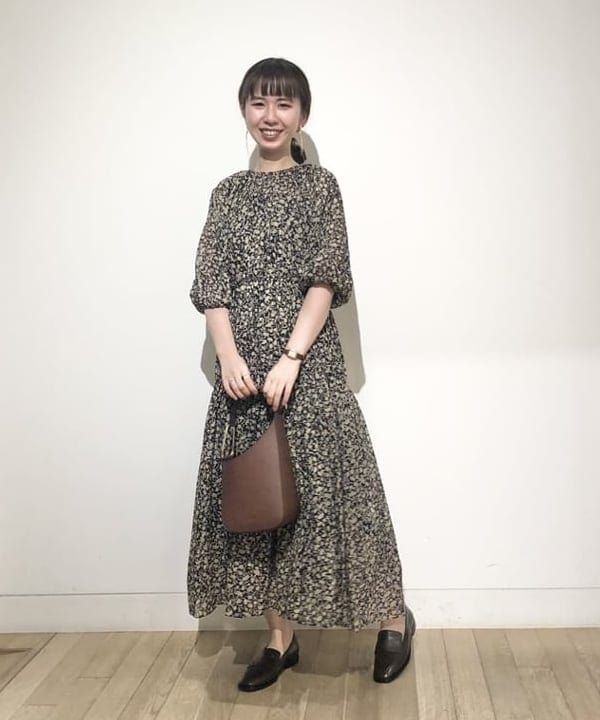 佐藤 美樹さんの「BEAMS WOMEN｜les bon bon / ヴィクトリア  ブレスレット ゴールド」を使ったコーディネート