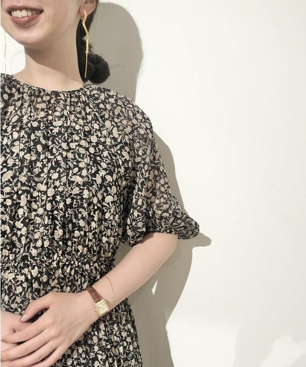 佐藤 美樹さんの「BEAMS WOMEN｜les bon bon / ヴィクトリア  ブレスレット ゴールド」を使ったコーディネート