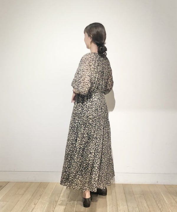 佐藤 美樹さんの「BEAMS WOMEN｜les bon bon / ヴィクトリア  ブレスレット ゴールド」を使ったコーディネート