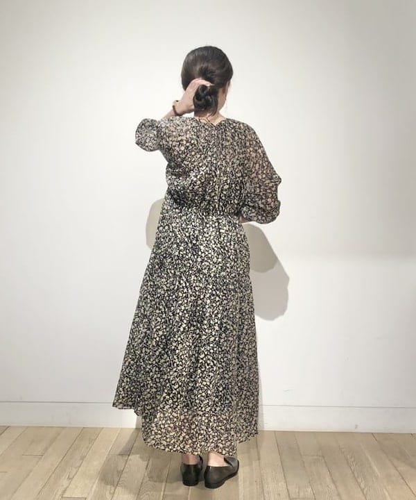 佐藤 美樹さんの「BEAMS WOMEN｜les bon bon / ヴィクトリア  ブレスレット ゴールド」を使ったコーディネート