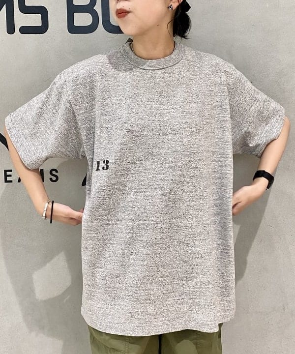 ミナミマリコさんの「BEAMS WOMEN｜WAREHOUSE & CO. / 別注 ステンシル13 Tシャツ」を使ったコーディネート