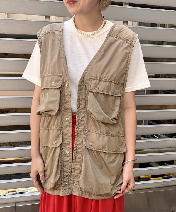 朱華さんの「BEAMS WOMEN｜WAREHOUSE & CO. / 別注 ステンシル13 Tシャツ」を使ったコーディネート