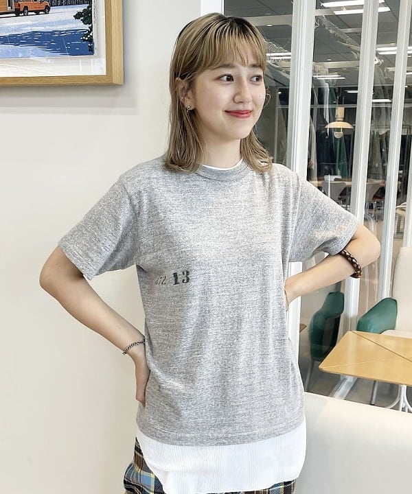 ハルカワエさんの「BEAMS WOMEN｜WAREHOUSE & CO. / 別注 ステンシル13 Tシャツ」を使ったコーディネート