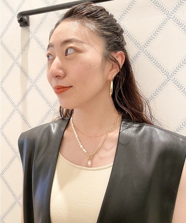 庭野 優紀さんの「BEAMS WOMEN｜Ray BEAMS / K10 ベネチアン ネックレス」を使ったコーディネート
