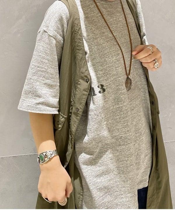 原口 愛さんの「BEAMS WOMEN｜WAREHOUSE & CO. / 別注 ステンシル13 Tシャツ」を使ったコーディネート