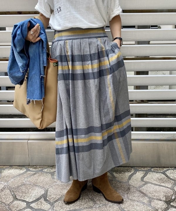 EMORIさんの「BEAMS WOMEN｜WAREHOUSE & CO. / 別注 ステンシル13 Tシャツ」を使ったコーディネート