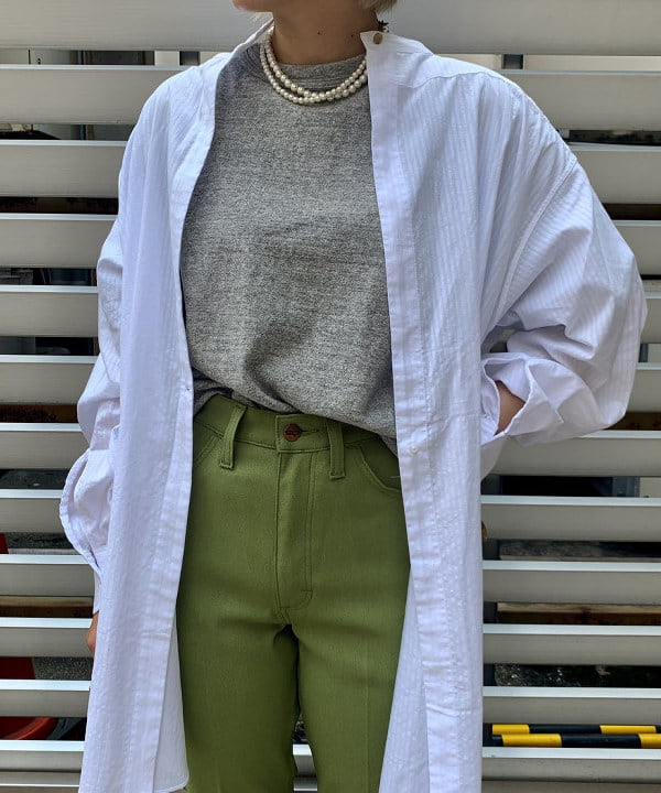 朱華さんの「BEAMS WOMEN｜WAREHOUSE & CO. / 別注 ステンシル13 Tシャツ」を使ったコーディネート