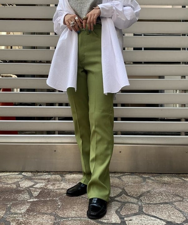 朱華さんの「BEAMS WOMEN｜WAREHOUSE & CO. / 別注 ステンシル13 Tシャツ」を使ったコーディネート