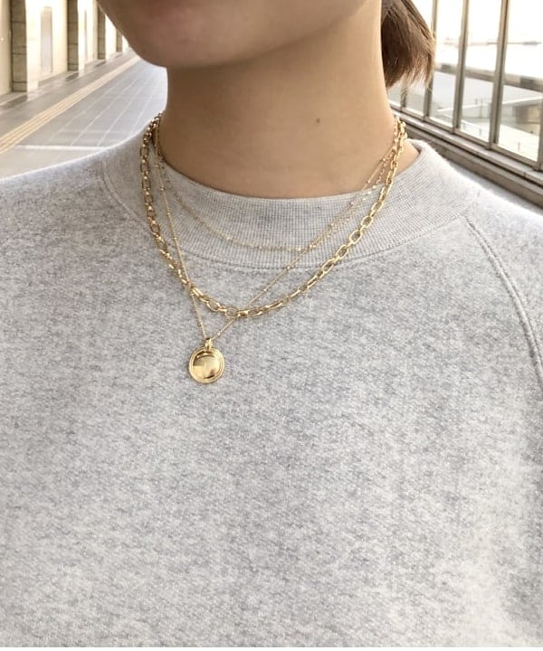 蒲原 捺美さんの「BEAMS WOMEN｜PHILIPPE AUDIBERT &times; Demi-Luxe BEAMS / 別注 Millie ネックレス ゴールド」を使ったコーディネート