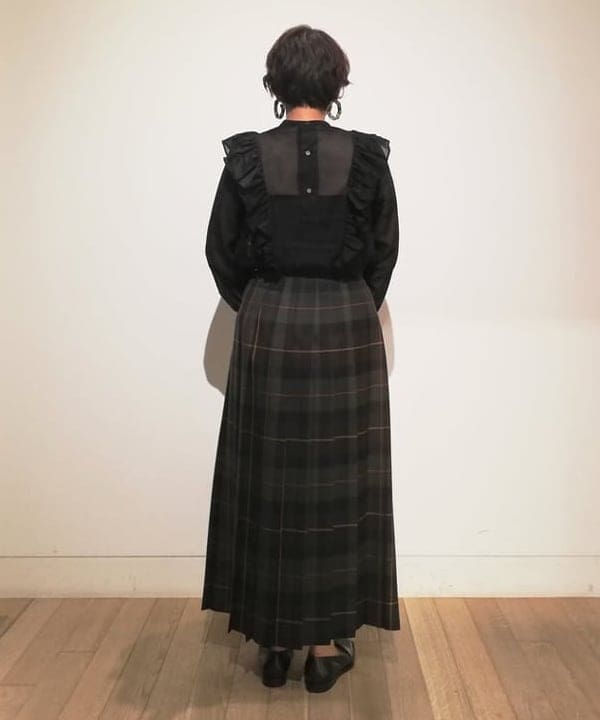 塚越 有紀さんの「BEAMS WOMEN｜PASCUCCI &times; Demi-Luxe BEAMS / 別注 SMART ローファー」を使ったコーディネート