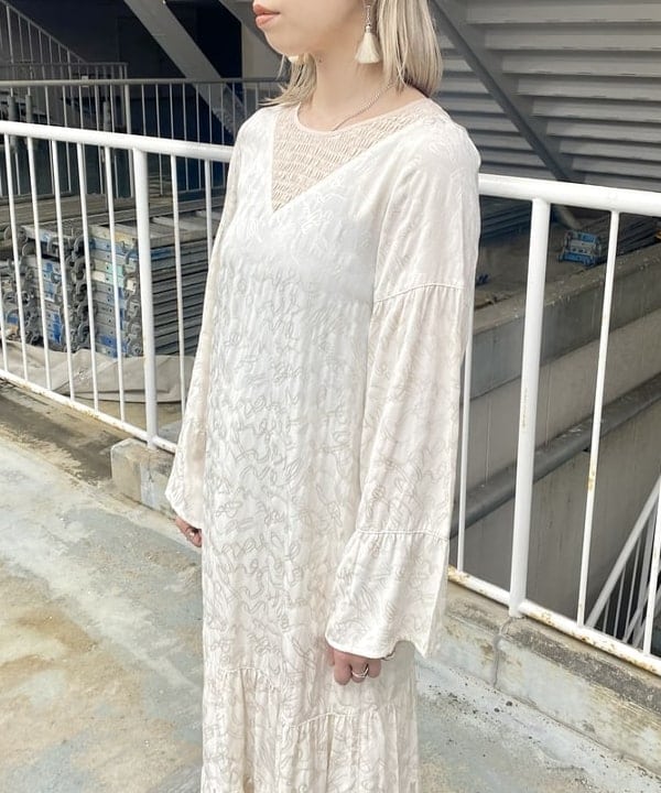 椎葉 未琴さんの「BEAMS WOMEN｜Ray BEAMS / レザー スクエア バレエシューズ」を使ったコーディネート