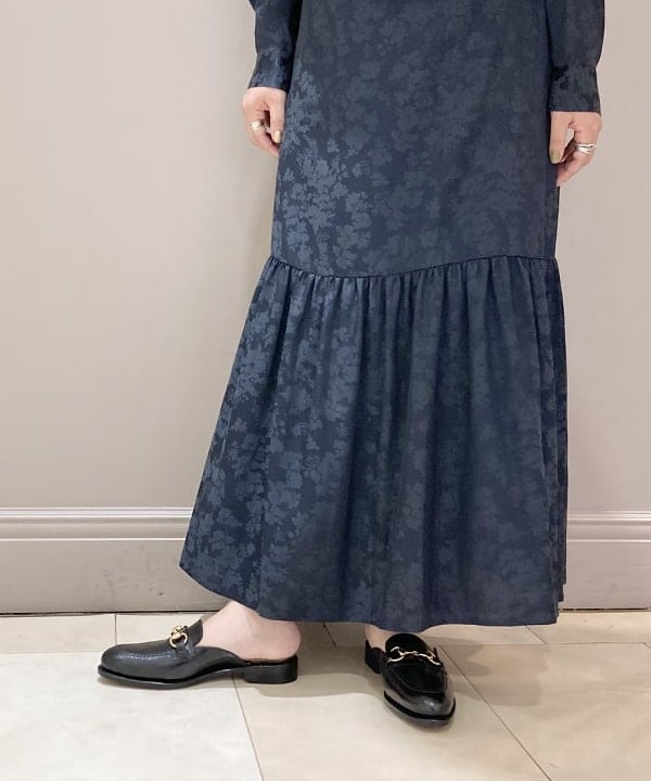 塚越 有紀さんの「BEAMS WOMEN｜Demi-Luxe BEAMS / ジャカード バックリボン ブラウス」を使ったコーディネート