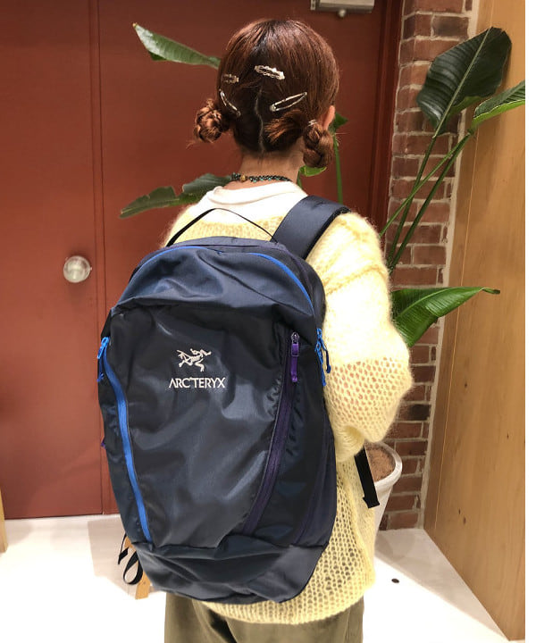 イシイ サオリさんの「BEAMS WOMEN｜WAREHOUSE & CO. / 別注 ステンシル13 Tシャツ」を使ったコーディネート