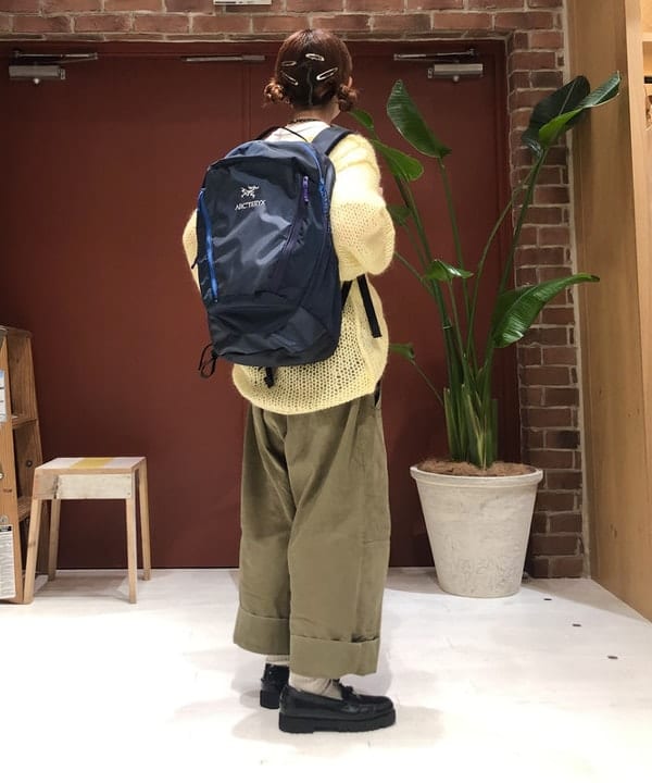 イシイ サオリさんの「BEAMS WOMEN｜WAREHOUSE & CO. / 別注 ステンシル13 Tシャツ」を使ったコーディネート