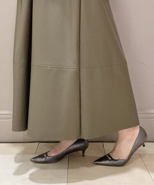 塚越 有紀さんの「BEAMS WOMEN｜Demi-Luxe BEAMS / フェイクナッパレザー スカート」を使ったコーディネート