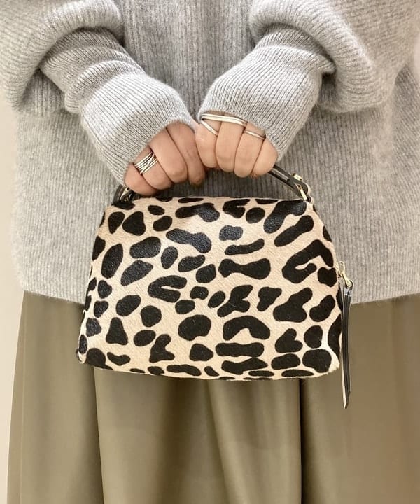 塚越 有紀さんの「BEAMS WOMEN｜Demi-Luxe BEAMS / フェイクナッパレザー スカート」を使ったコーディネート