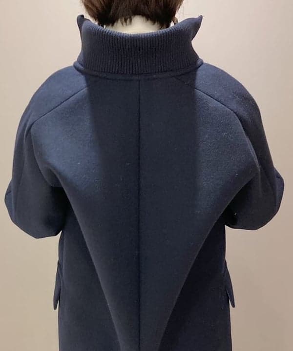 塚越 有紀さんの「BEAMS WOMEN｜AK+1 / ハイネック ボンディングコート」を使ったコーディネート