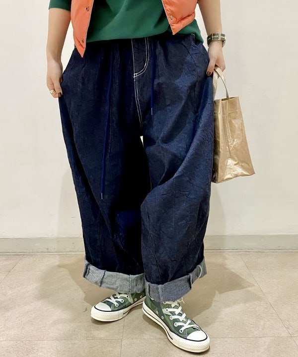 吉野 多恵さんの「BEAMS WOMEN｜FRUIT OF THE LOOM &times; BEAMS BOY / 2PACK TEE」を使ったコーディネート